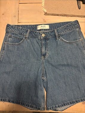 Hollister Mid-Blue low-Rise baggy Denim Jort Size 12/W31 women's